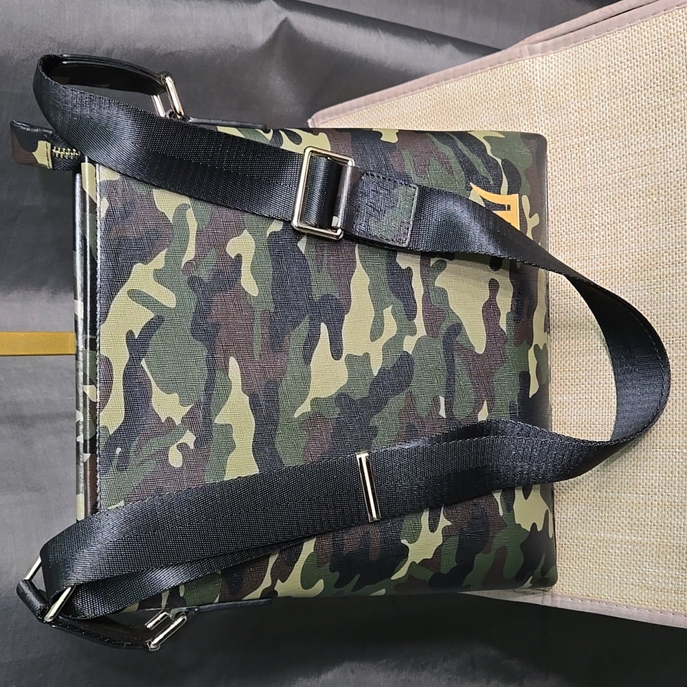 Camouflage Crossbody Bag with Adjustable Strap - Green Camo